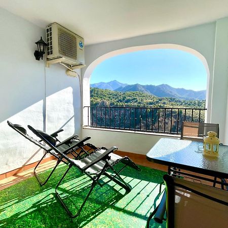 Apartamentos Axarquia , Frigiliana, Terraza Privada Con Vistas A La Montana Rio Y Al Mar Esterno foto