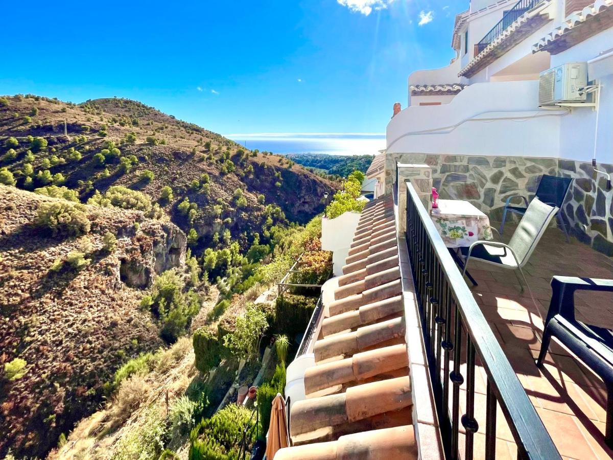 Apartamentos Axarquia , Frigiliana, Terraza Privada Con Vistas A La Montana Rio Y Al Mar Esterno foto