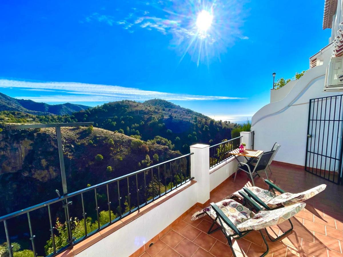 Apartamentos Axarquia , Frigiliana, Terraza Privada Con Vistas A La Montana Rio Y Al Mar Esterno foto