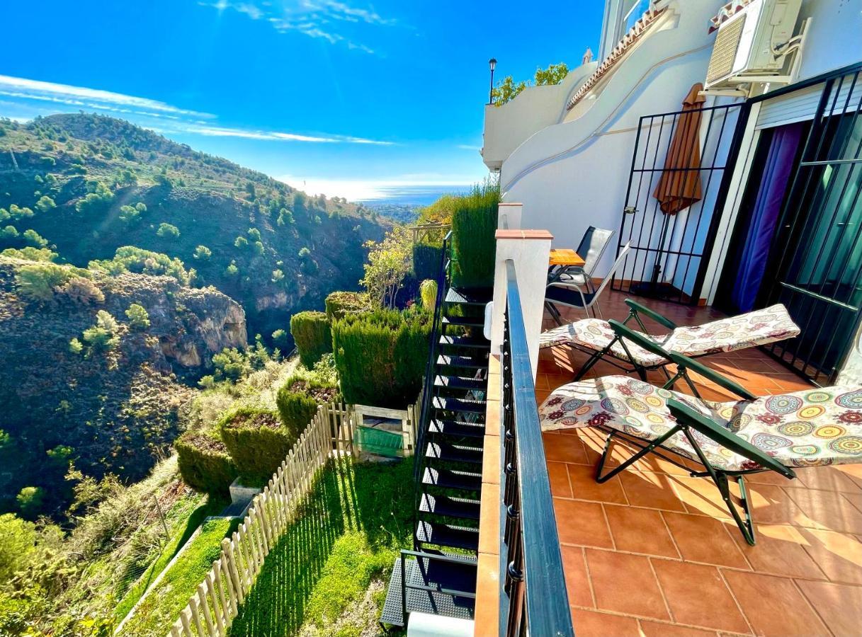 Apartamentos Axarquia , Frigiliana, Terraza Privada Con Vistas A La Montana Rio Y Al Mar Esterno foto