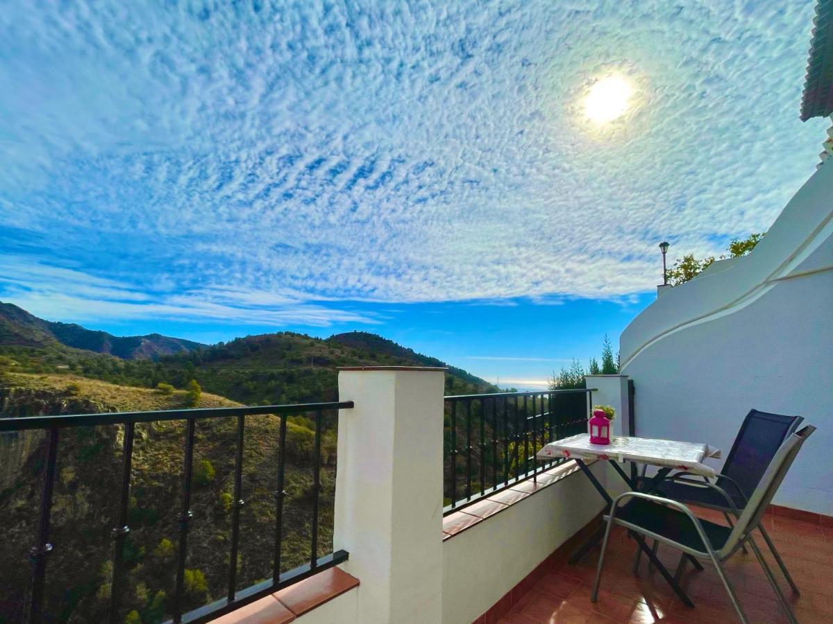 Apartamentos Axarquia , Frigiliana, Terraza Privada Con Vistas A La Montana Rio Y Al Mar Esterno foto