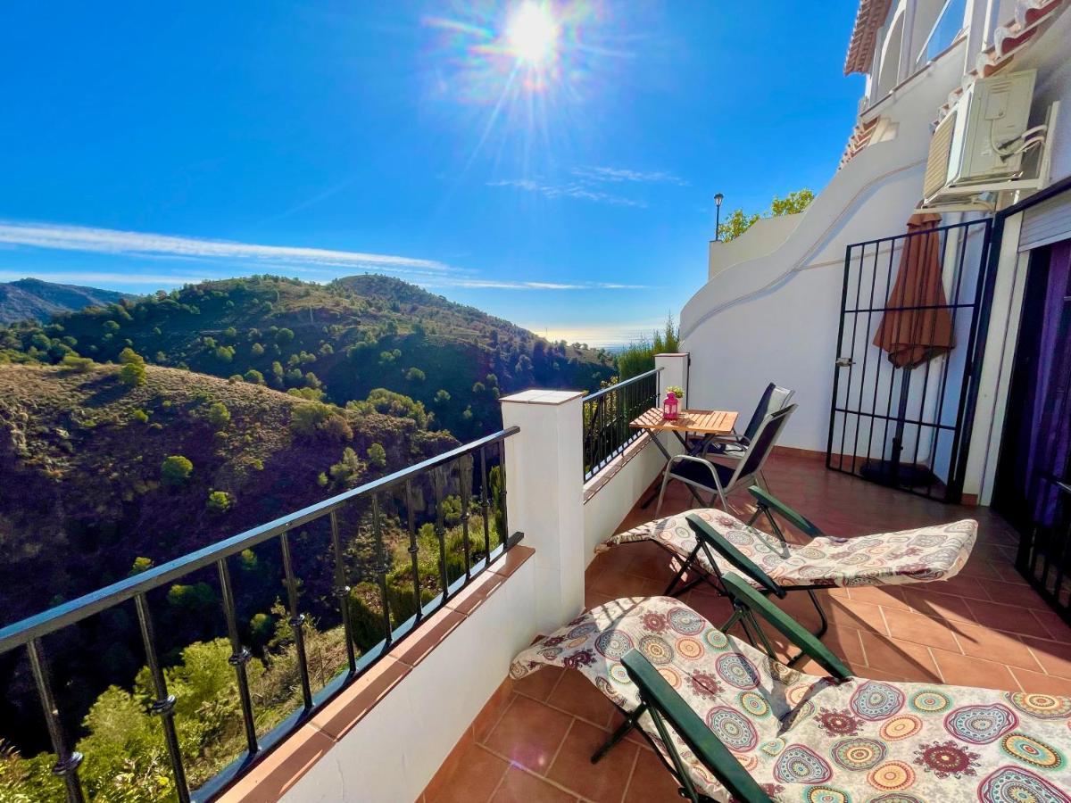 Apartamentos Axarquia , Frigiliana, Terraza Privada Con Vistas A La Montana Rio Y Al Mar Esterno foto