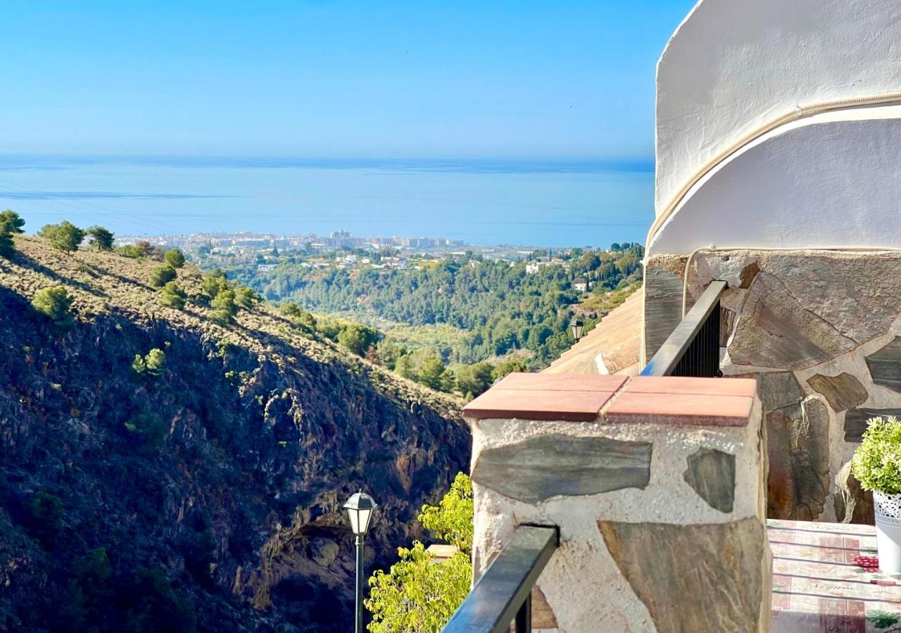 Apartamentos Axarquia , Frigiliana, Terraza Privada Con Vistas A La Montana Rio Y Al Mar Esterno foto