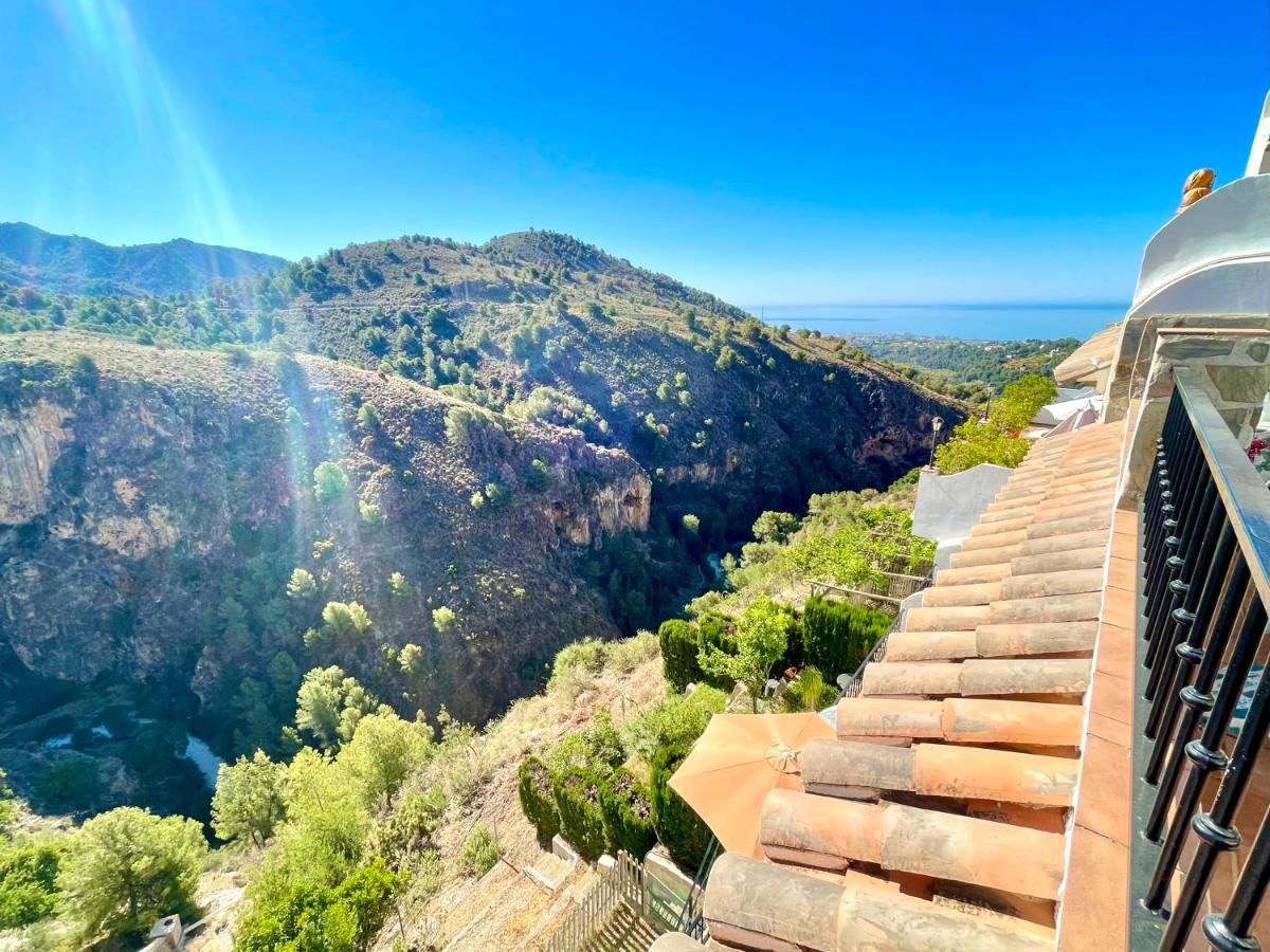 Apartamentos Axarquia , Frigiliana, Terraza Privada Con Vistas A La Montana Rio Y Al Mar Esterno foto
