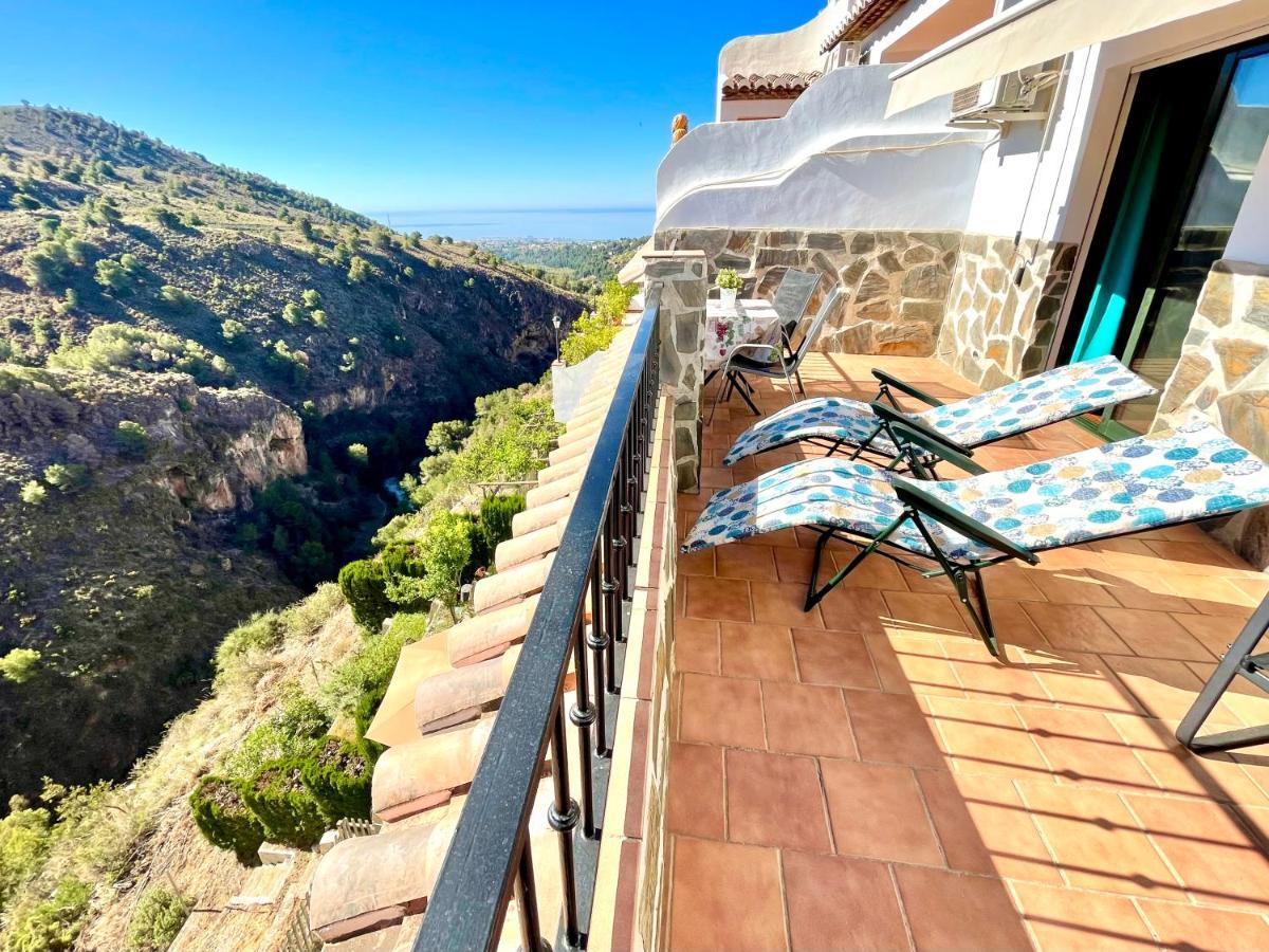 Apartamentos Axarquia , Frigiliana, Terraza Privada Con Vistas A La Montana Rio Y Al Mar Esterno foto