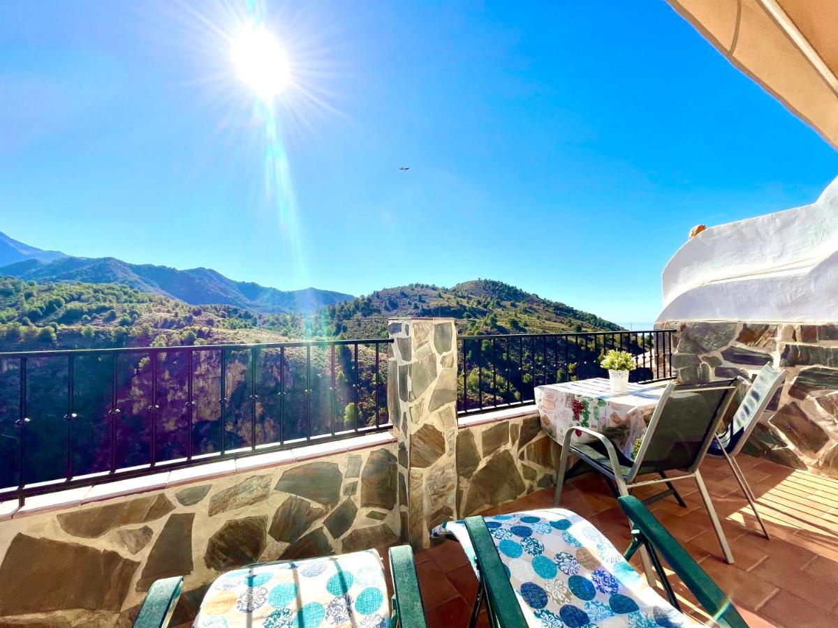 Apartamentos Axarquia , Frigiliana, Terraza Privada Con Vistas A La Montana Rio Y Al Mar Esterno foto