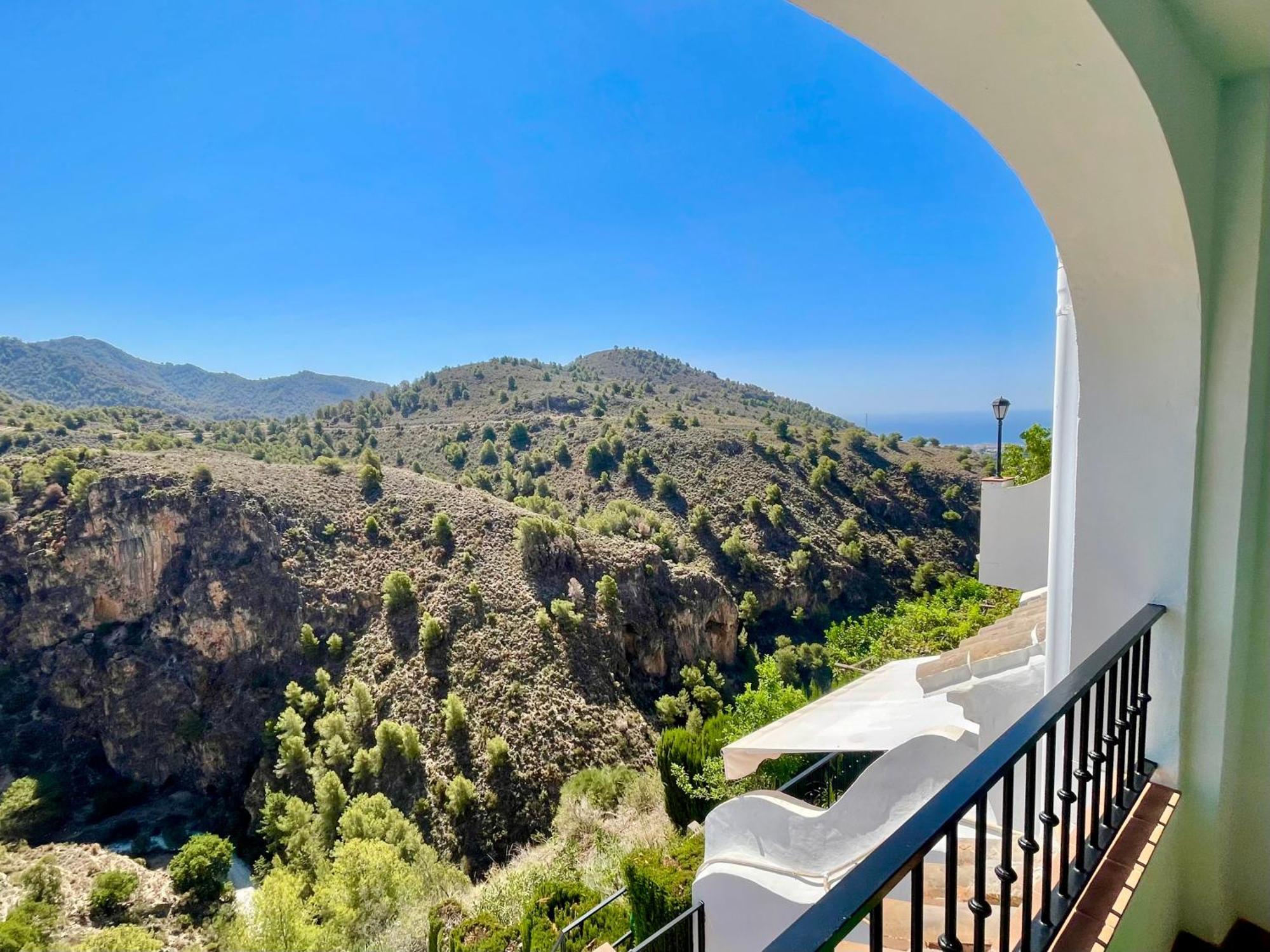 Apartamentos Axarquia , Frigiliana, Terraza Privada Con Vistas A La Montana Rio Y Al Mar Esterno foto
