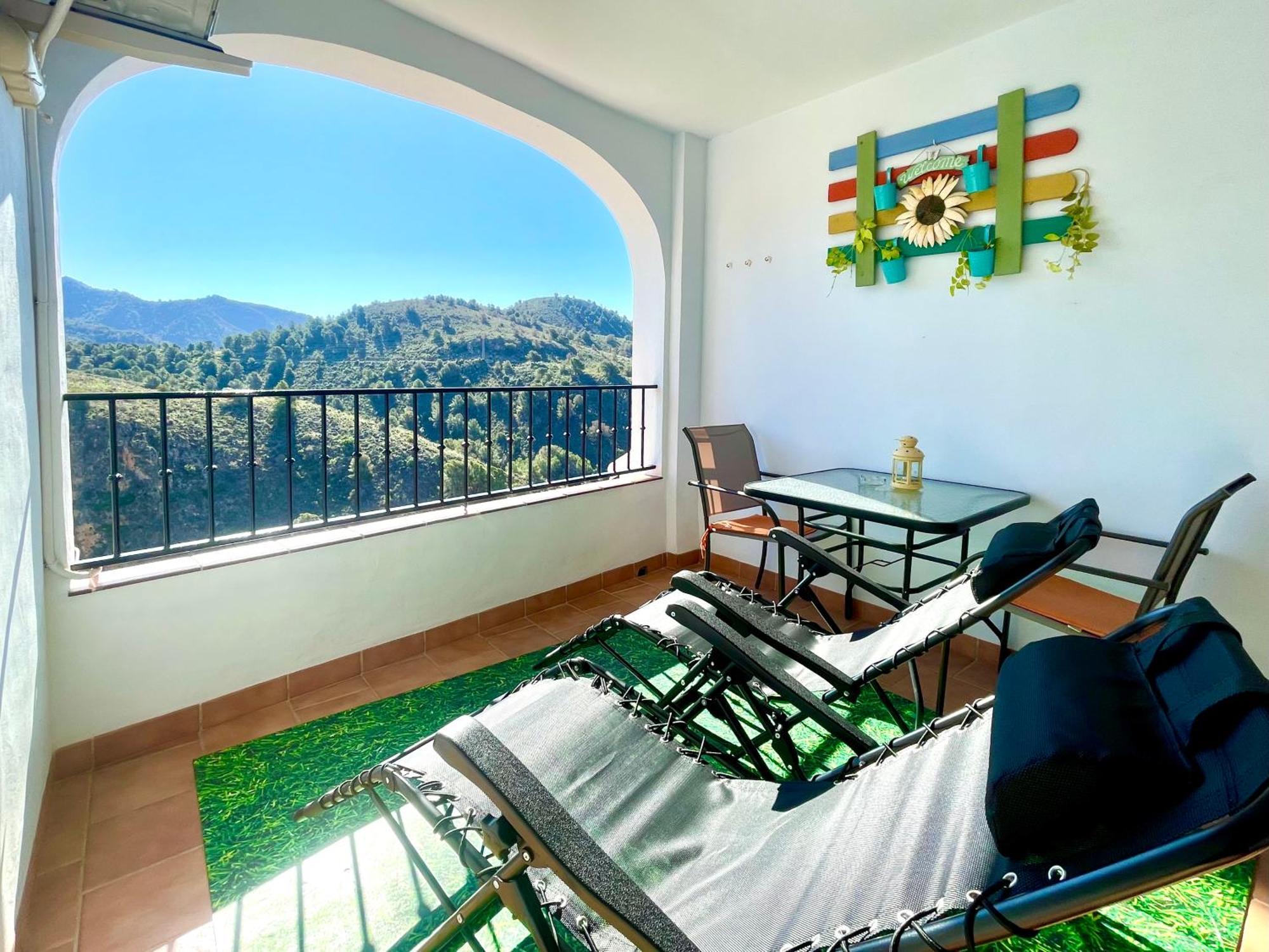 Apartamentos Axarquia , Frigiliana, Terraza Privada Con Vistas A La Montana Rio Y Al Mar Esterno foto