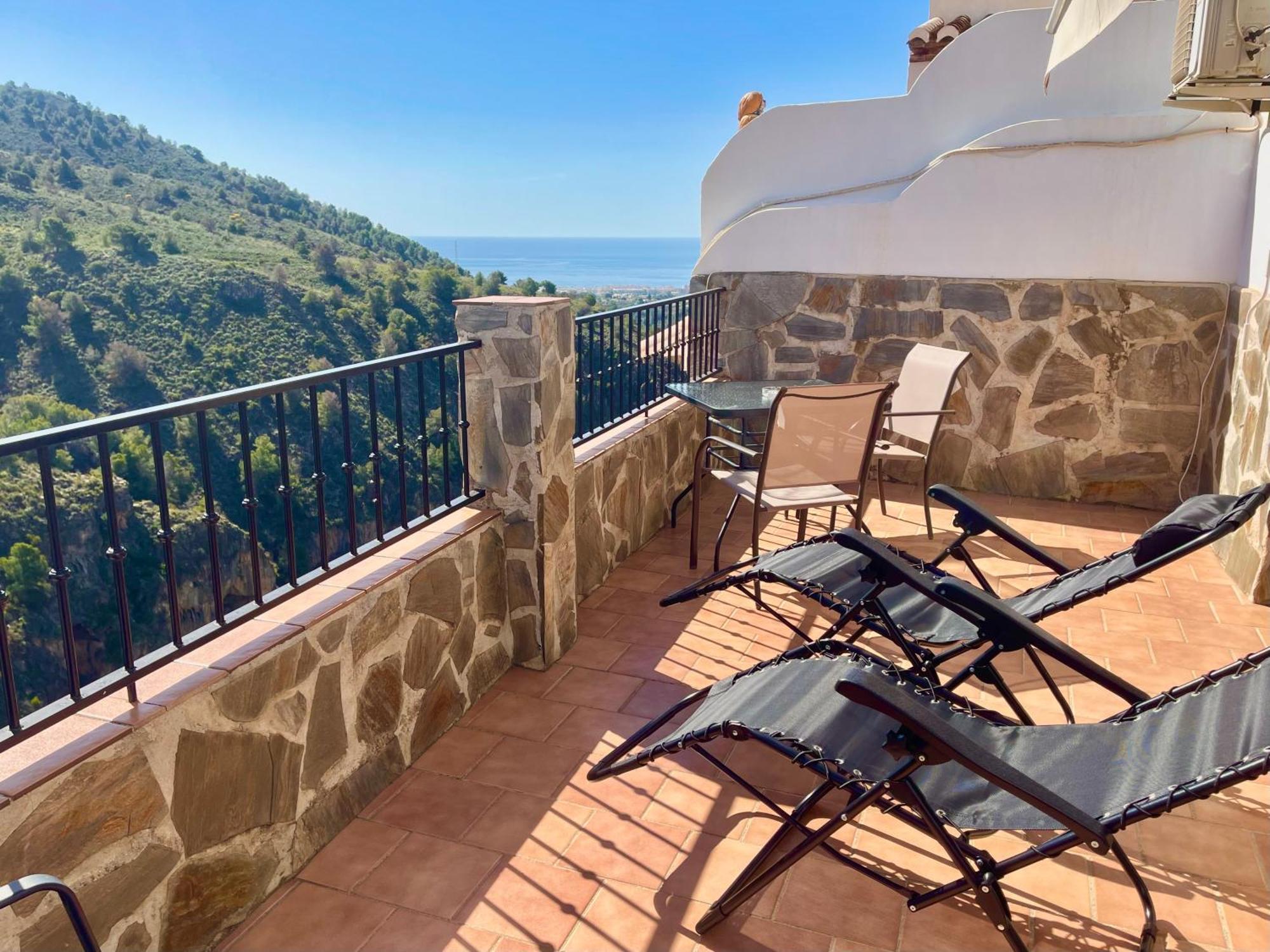 Apartamentos Axarquia , Frigiliana, Terraza Privada Con Vistas A La Montana Rio Y Al Mar Esterno foto