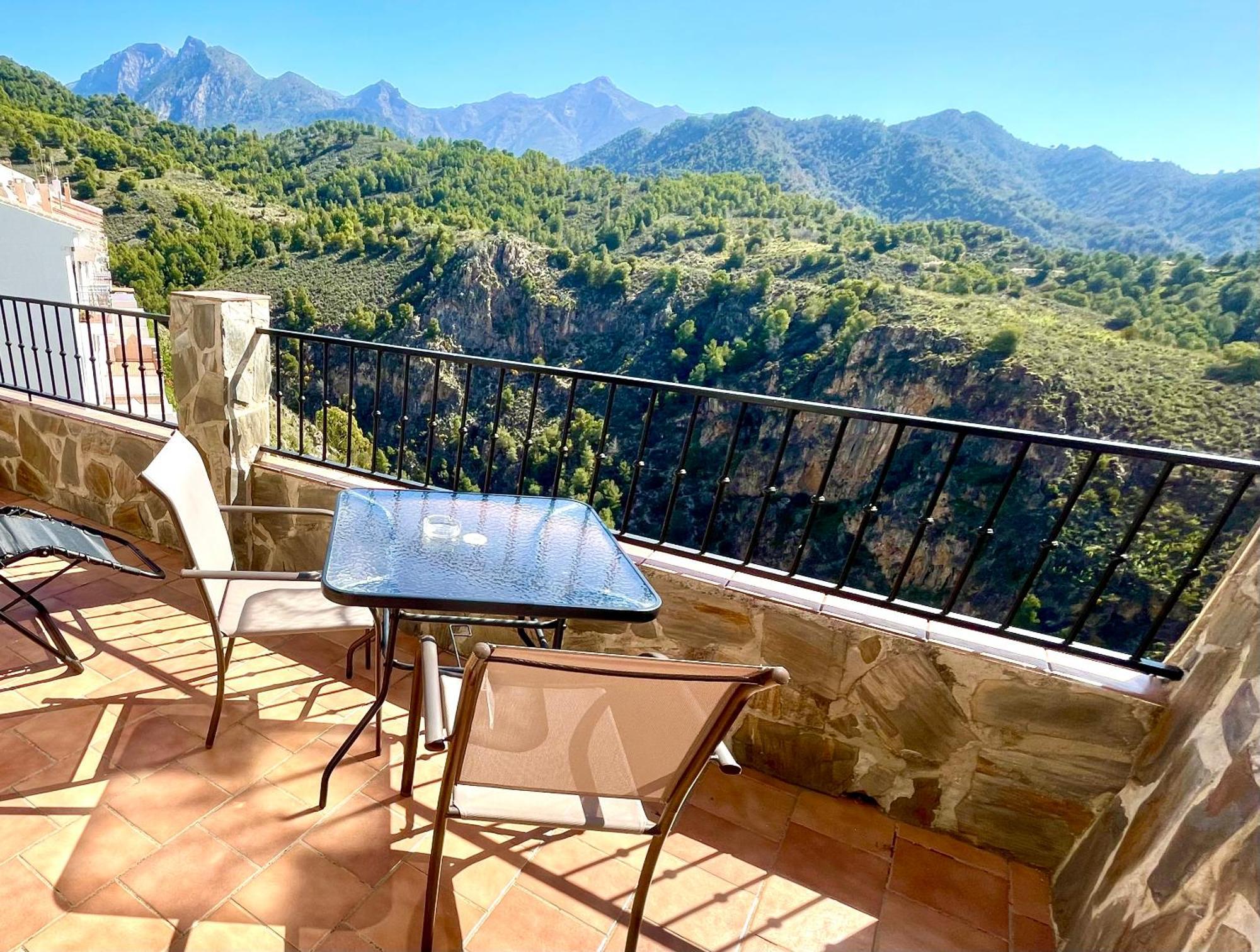 Apartamentos Axarquia , Frigiliana, Terraza Privada Con Vistas A La Montana Rio Y Al Mar Esterno foto