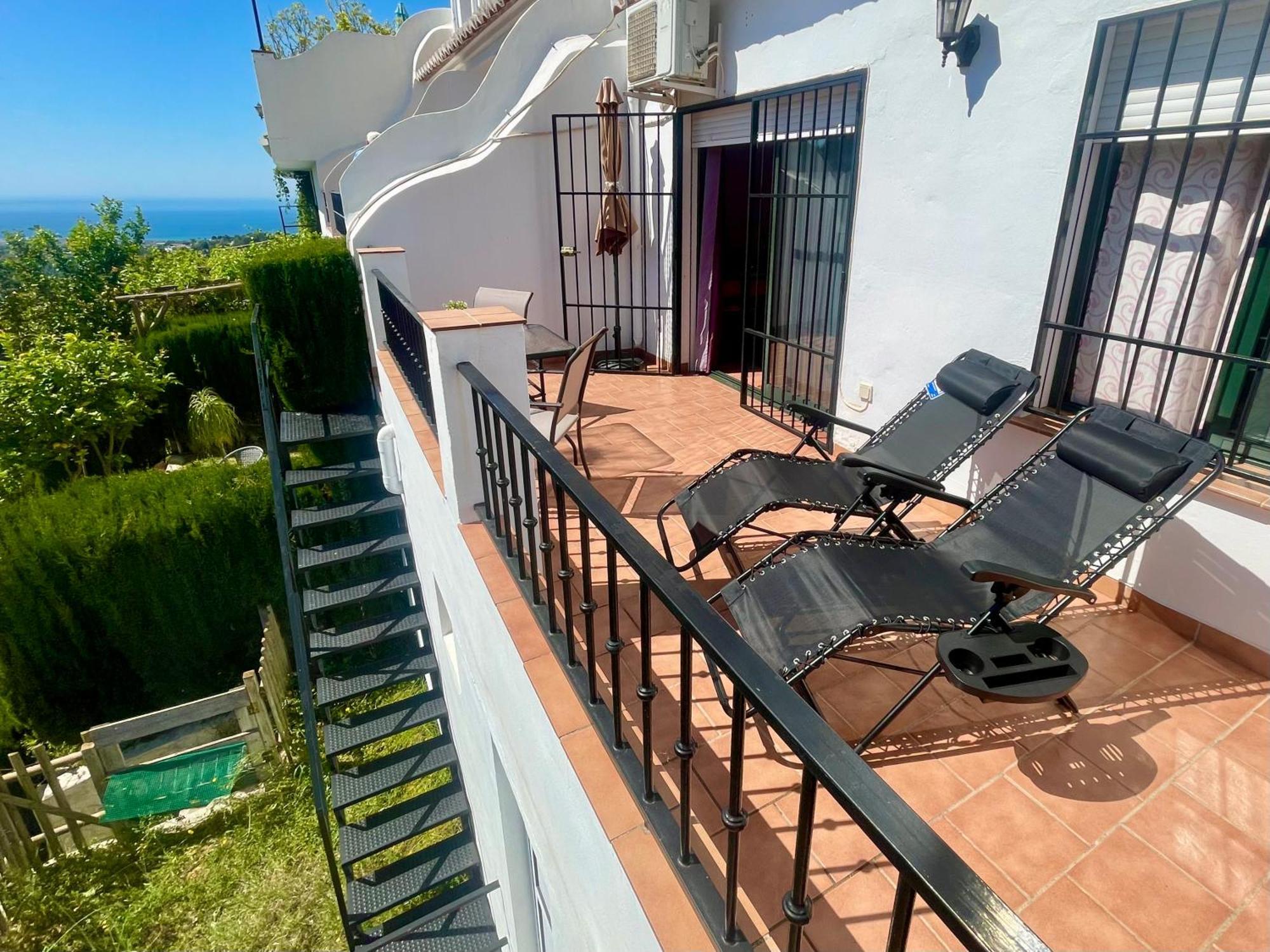 Apartamentos Axarquia , Frigiliana, Terraza Privada Con Vistas A La Montana Rio Y Al Mar Esterno foto