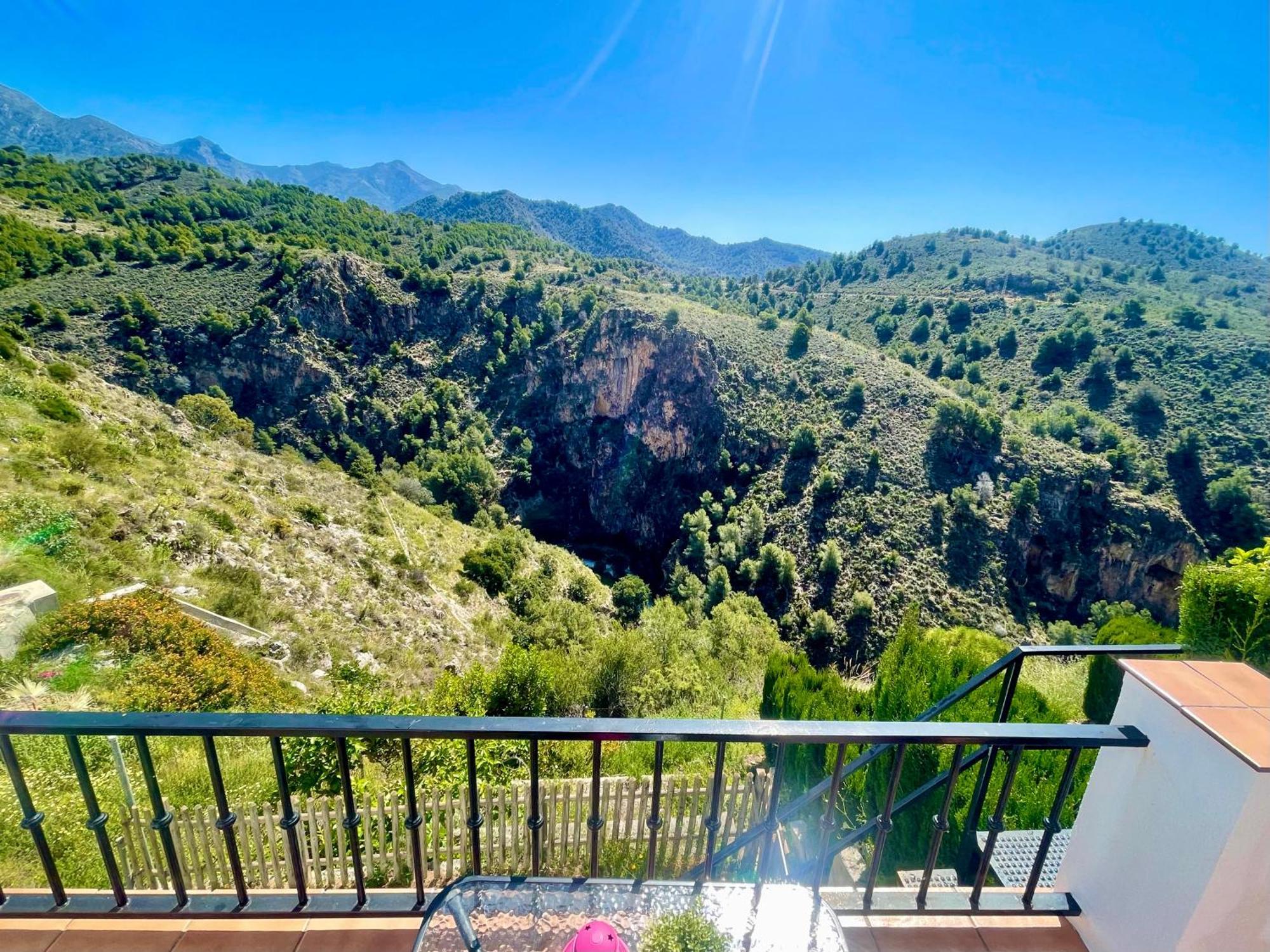 Apartamentos Axarquia , Frigiliana, Terraza Privada Con Vistas A La Montana Rio Y Al Mar Esterno foto