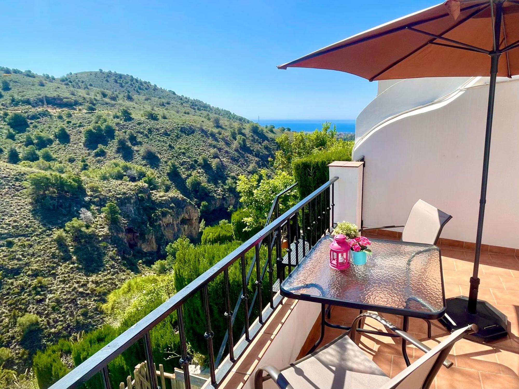 Apartamentos Axarquia , Frigiliana, Terraza Privada Con Vistas A La Montana Rio Y Al Mar Esterno foto
