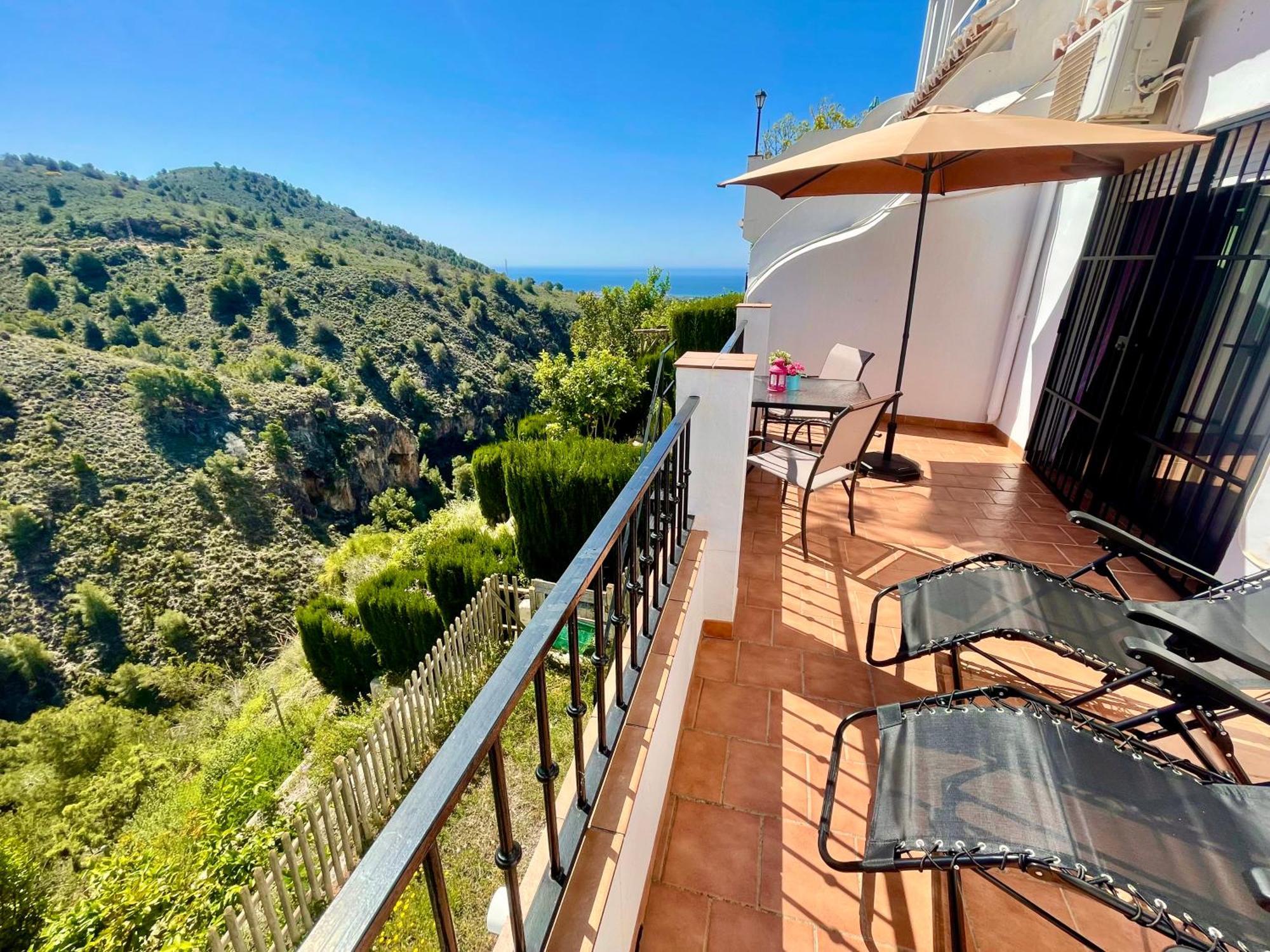 Apartamentos Axarquia , Frigiliana, Terraza Privada Con Vistas A La Montana Rio Y Al Mar Esterno foto